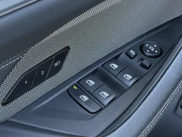 BMW M4 M440i xDrive AT MHEV