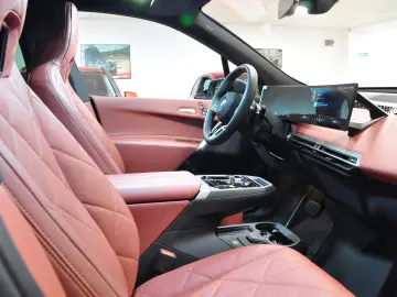 BMW iX M60 540CP 1.015 NM 3 8s doar 1.919 km