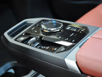 BMW iX M60 540CP 1.015 NM 3 8s doar 1.919 km