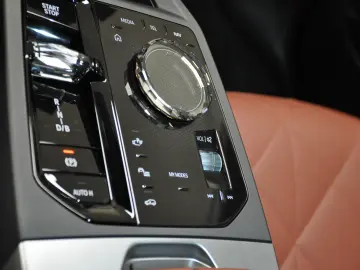 BMW iX M60 540CP 1.015 NM 3 8s doar 1.919 km