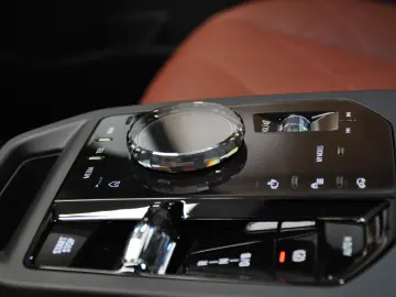 BMW iX M60 540CP 1.015 NM 3 8s doar 1.919 km