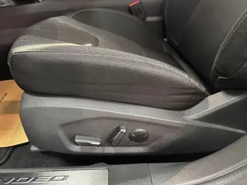 Ford Mondeo Limousine Titanium  2.0 HEV Hybrid 188 CP