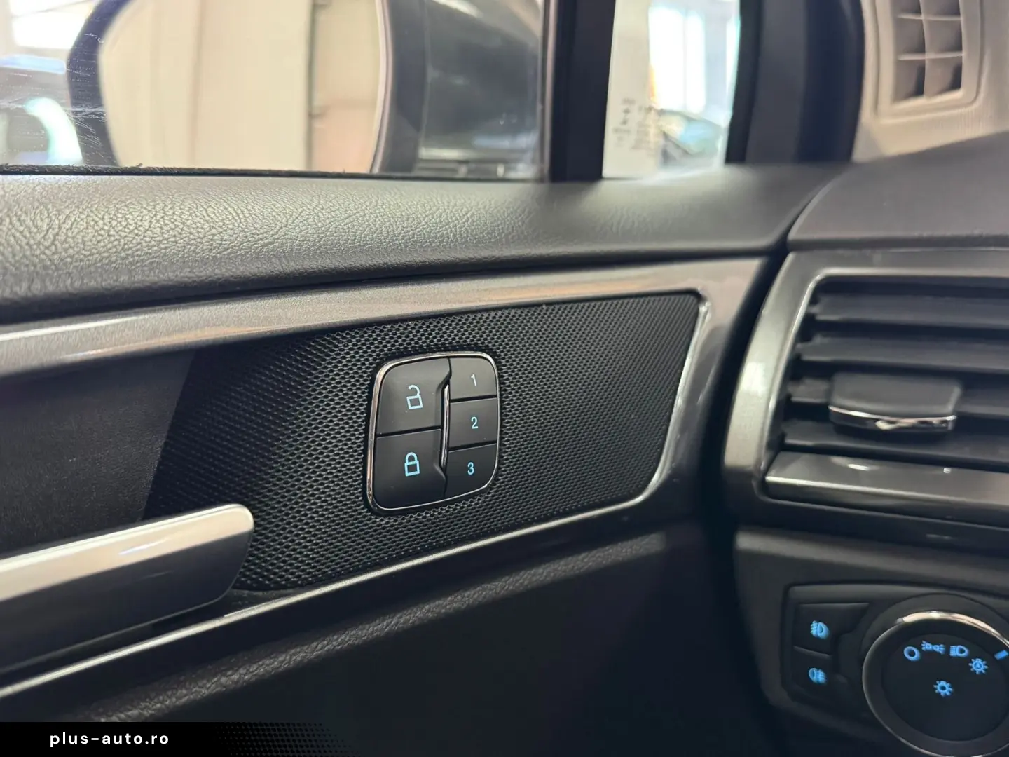 Ford Mondeo Limousine Titanium  2.0 HEV Hybrid 188 CP