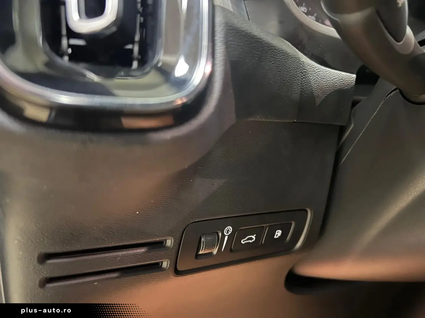 Volvo XC-40 T4 RECHARGE 129   82CP Posibilitate finantare