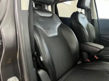 Jeep Compass 4x4 aut. Limited Posibilitate finantare