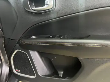 Jeep Compass 4x4 aut. Limited Posibilitate finantare