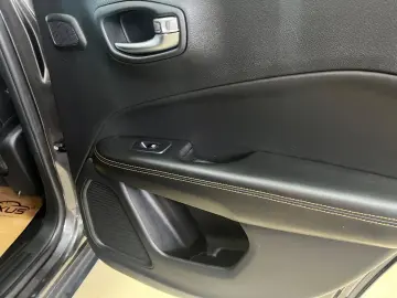 Jeep Compass 4x4 aut. Limited Posibilitate finantare