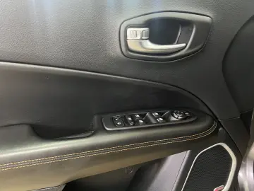 Jeep Compass 4x4 aut. Limited Posibilitate finantare