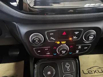 Jeep Compass 4x4 aut. Limited Posibilitate finantare