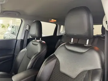 Jeep Compass 4x4 aut. Limited Posibilitate finantare