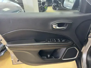 Jeep Compass 4x4 aut. Limited Posibilitate finantare