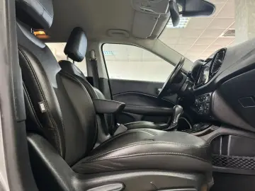 Jeep Compass 4x4 aut. Limited Posibilitate finantare