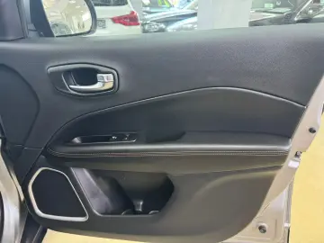 Jeep Compass 4x4 aut. Limited Posibilitate finantare