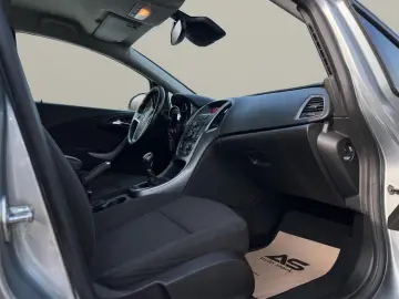 Opel Astra Gen-J-2009-2018