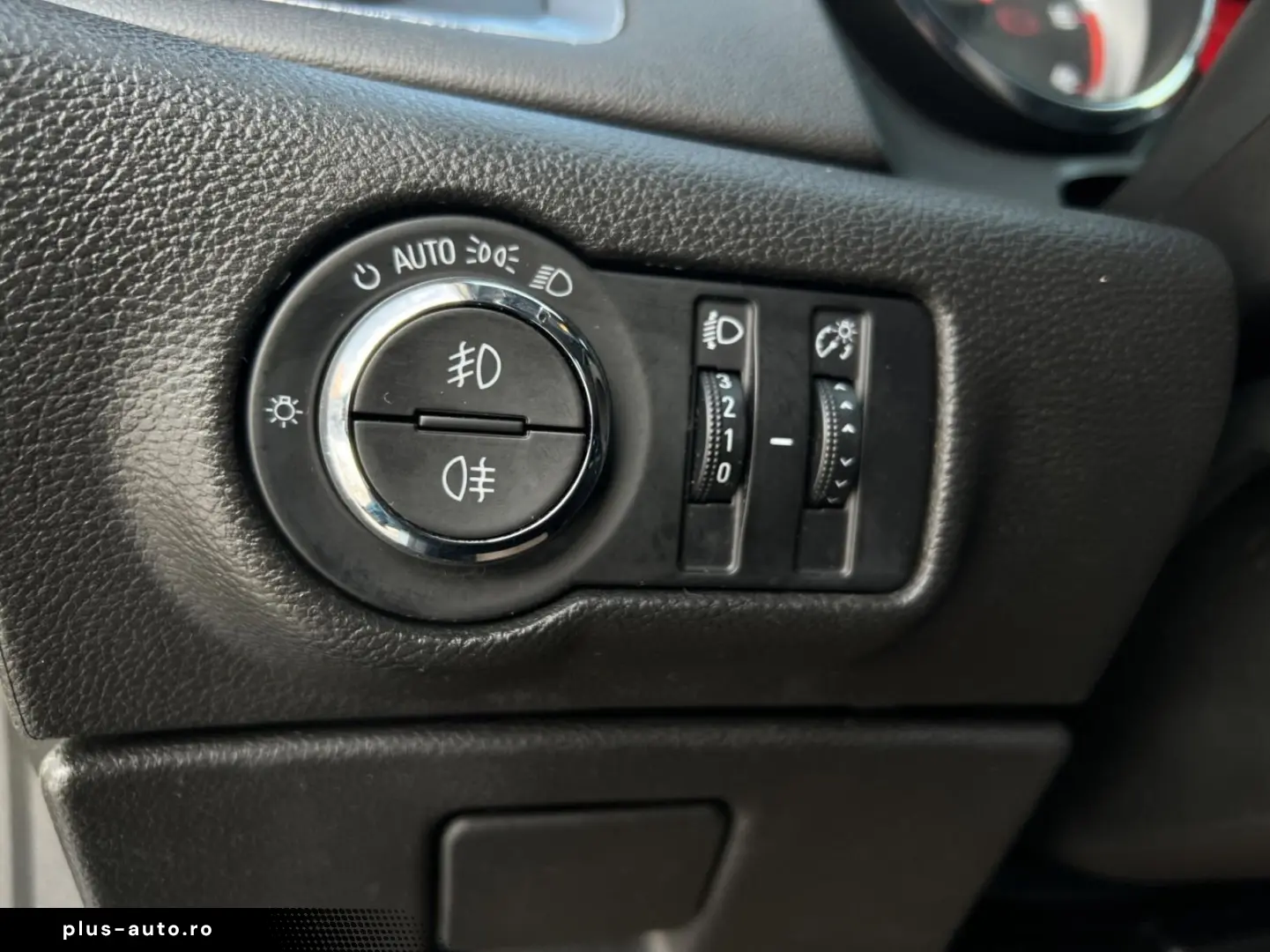 Opel Astra Gen-J-2009-2018