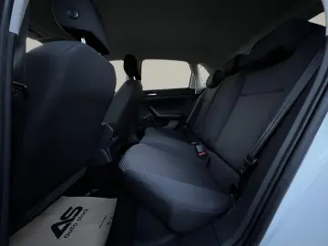 Volkswagen Polo Gen-Vi-2017