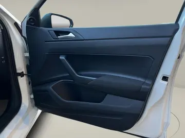 Volkswagen Polo Gen-Vi-2017