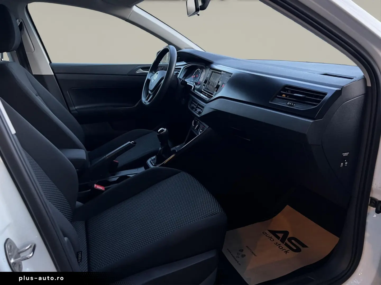 Volkswagen Polo Gen-Vi-2017