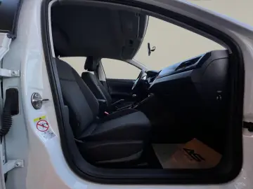 Volkswagen Polo Gen-Vi-2017