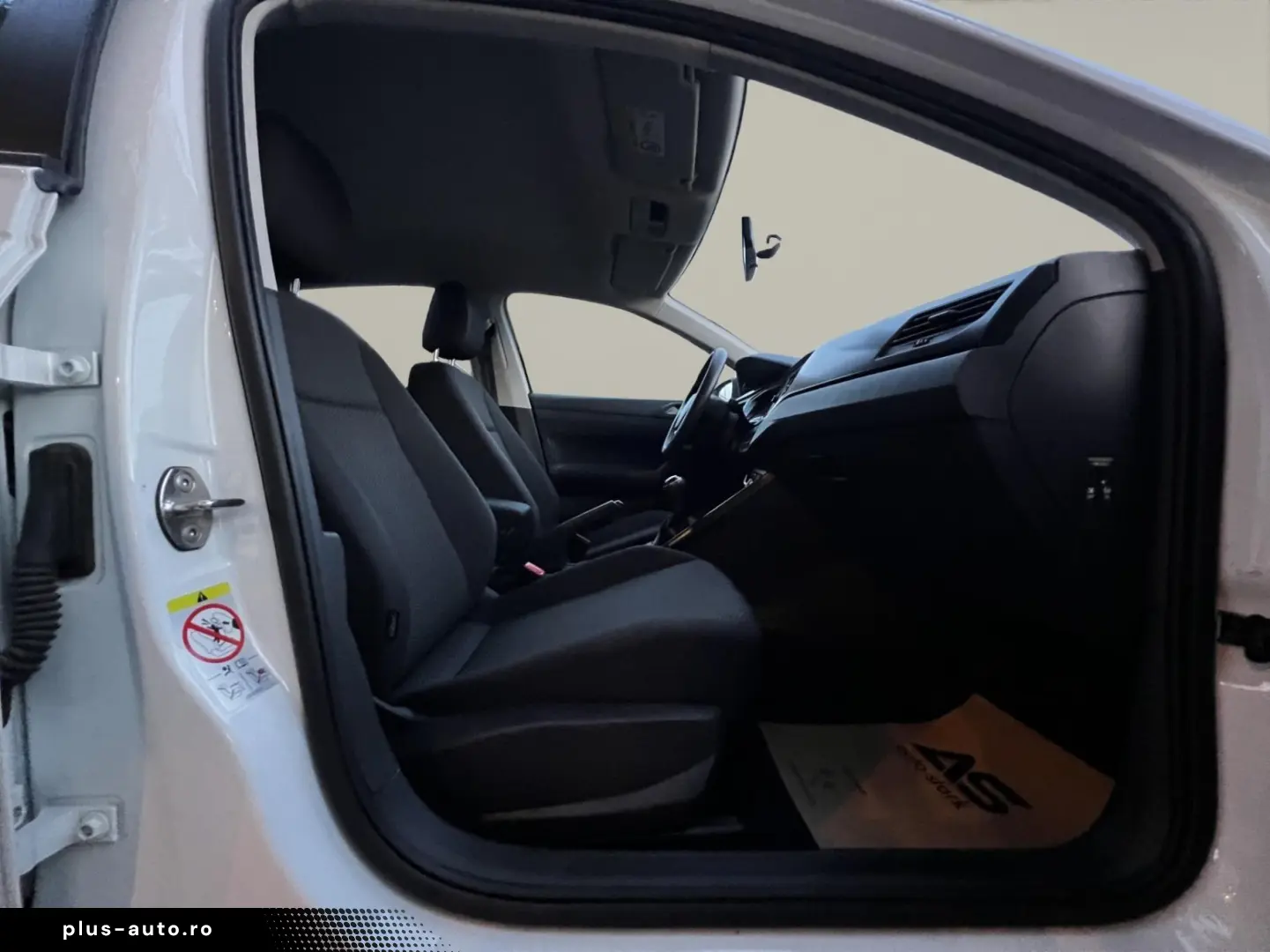 Volkswagen Polo Gen-Vi-2017