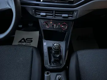 Volkswagen Polo Gen-Vi-2017