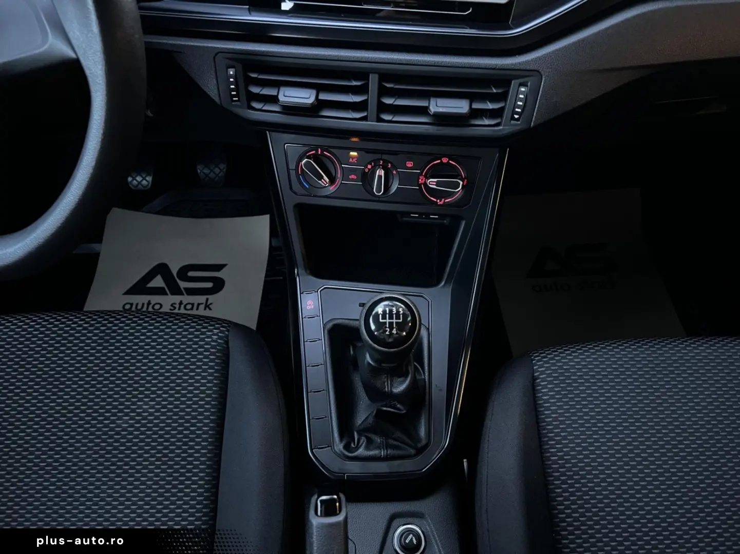 Volkswagen Polo Gen-Vi-2017