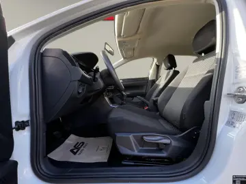 Volkswagen Polo Gen-Vi-2017