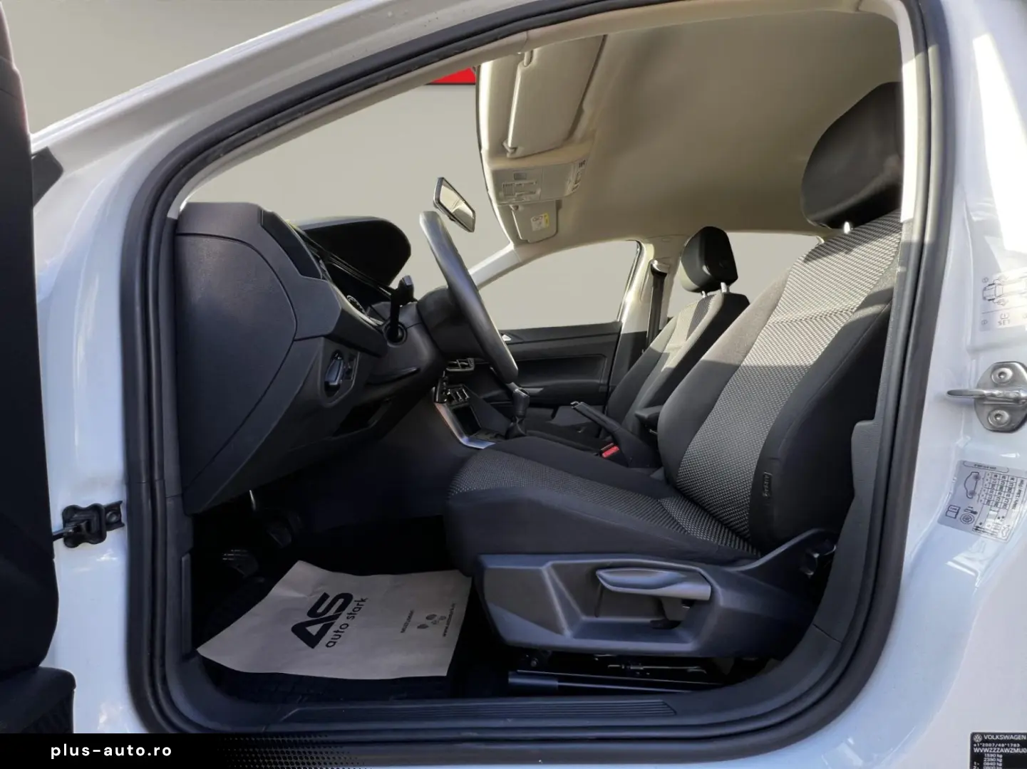 Volkswagen Polo Gen-Vi-2017