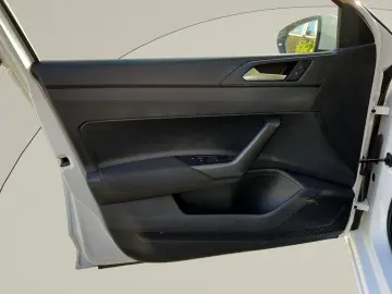 Volkswagen Polo Gen-Vi-2017