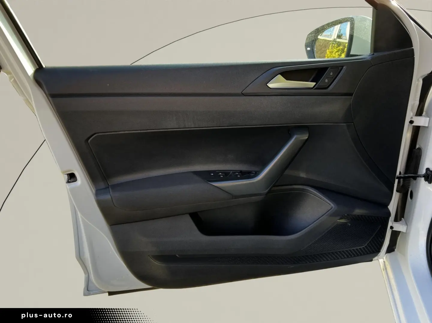 Volkswagen Polo Gen-Vi-2017