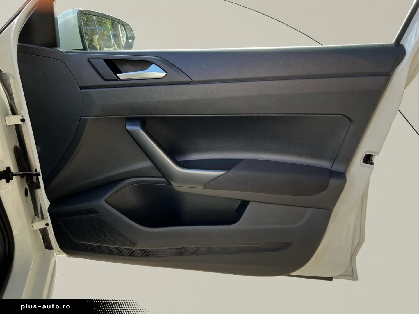 Volkswagen Polo Gen-Vi-2017