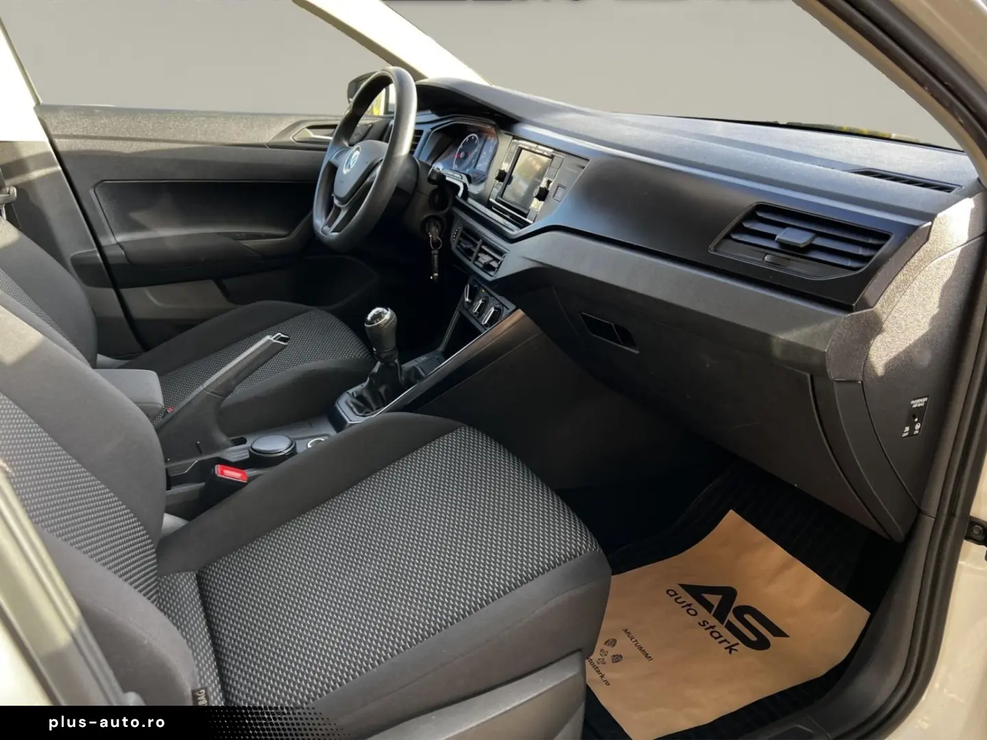 Volkswagen Polo Gen-Vi-2017