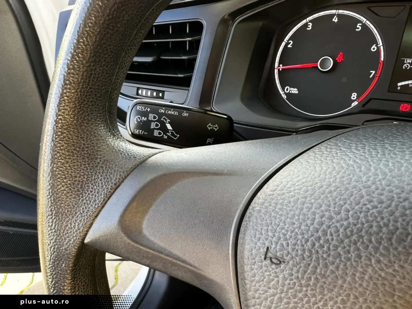 Volkswagen Polo Gen-Vi-2017