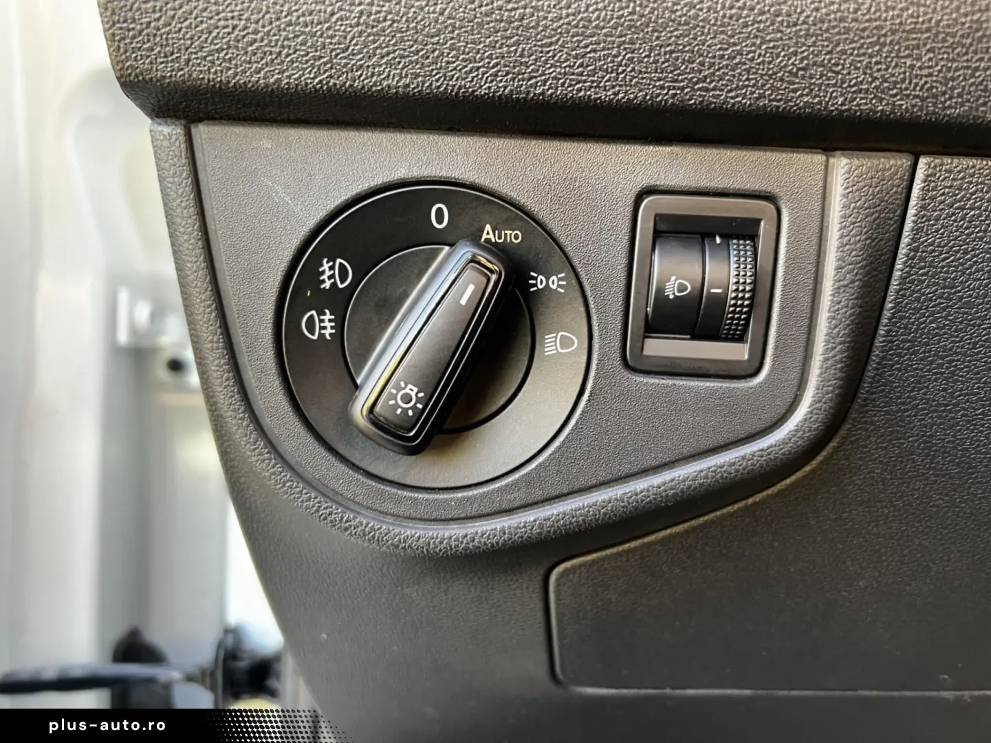 Volkswagen Polo Gen-Vi-2017