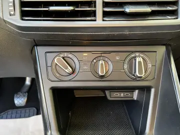 Volkswagen Polo Gen-Vi-2017