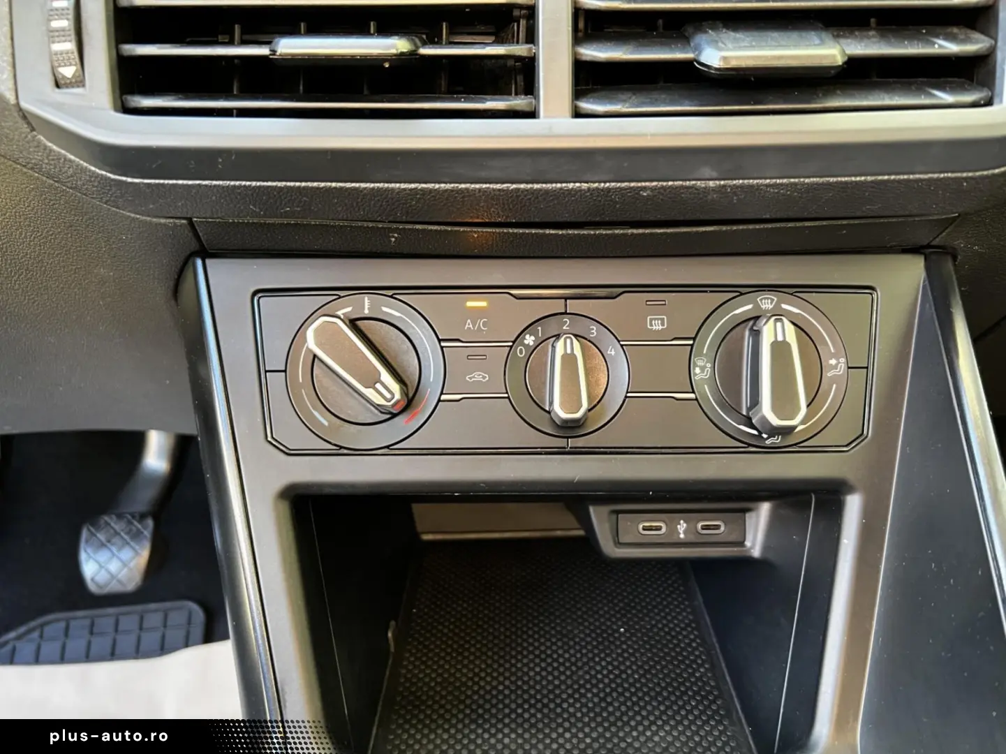 Volkswagen Polo Gen-Vi-2017