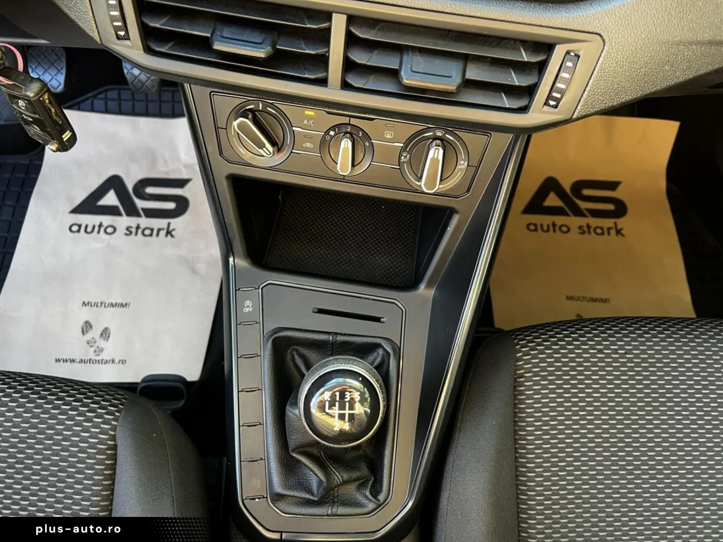 Volkswagen Polo Gen-Vi-2017