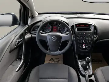 Opel Astra Gen-J-2009-2018