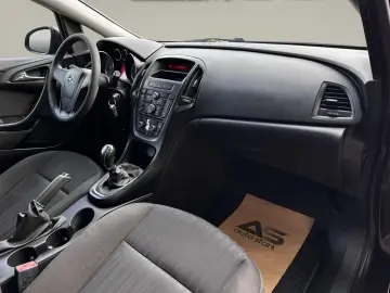Opel Astra Gen-J-2009-2018