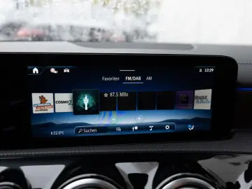 MERCEDES-BENZ CLA 220 d AMG-Sport MLB Pano Burm Distr Totw