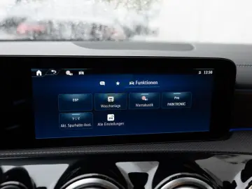 MERCEDES-BENZ CLA 220 d AMG-Sport MLB Pano Burm Distr Totw