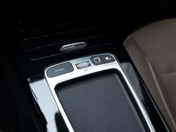 MERCEDES-BENZ CLA 220 d AMG-Sport MLB Pano Burm Distr Totw