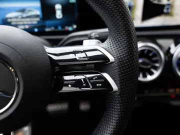 MERCEDES-BENZ CLA 220 d AMG-Sport MLB Pano Burm Distr Totw