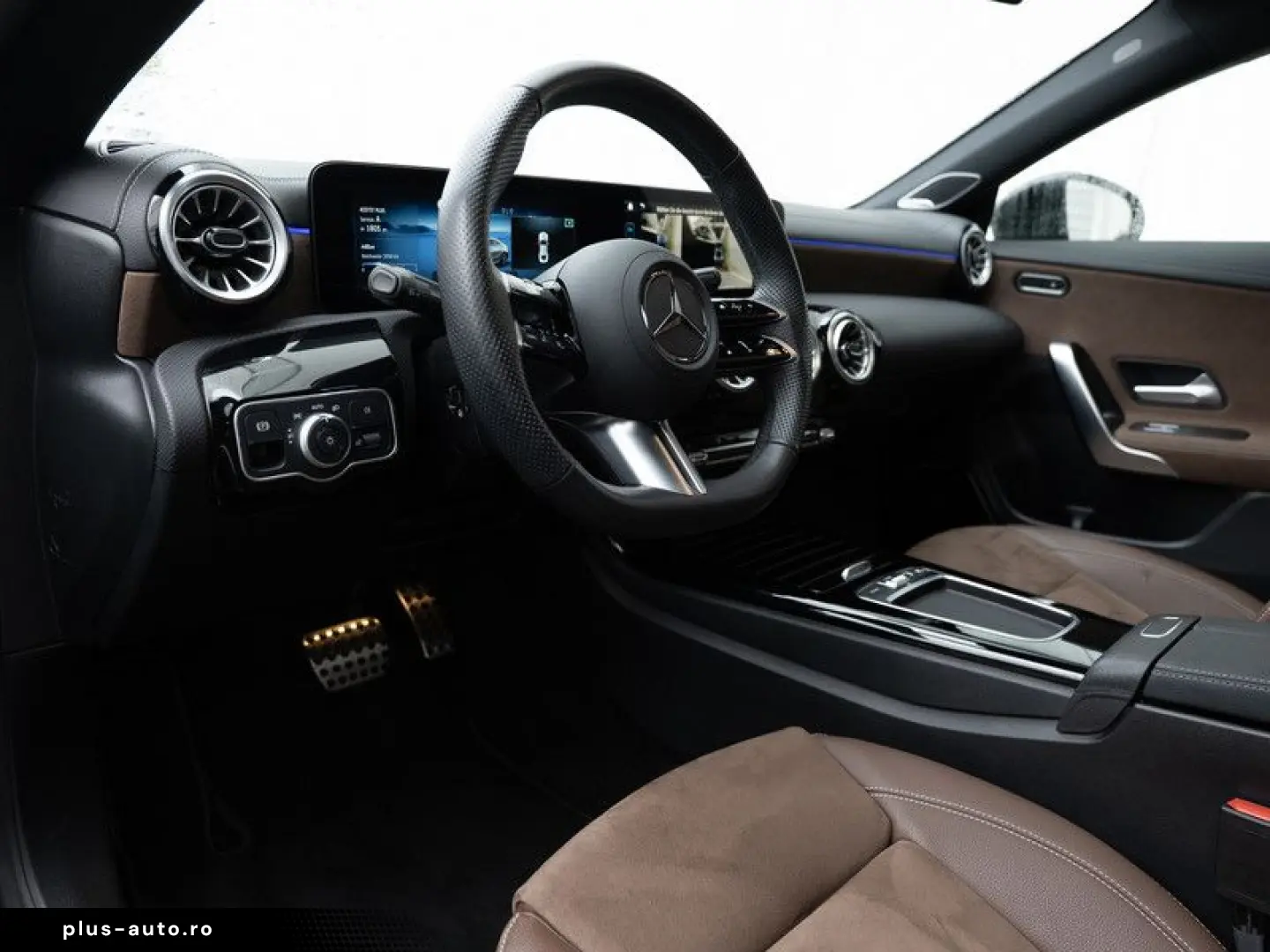 MERCEDES-BENZ CLA 220 d AMG-Sport MLB Pano Burm Distr Totw