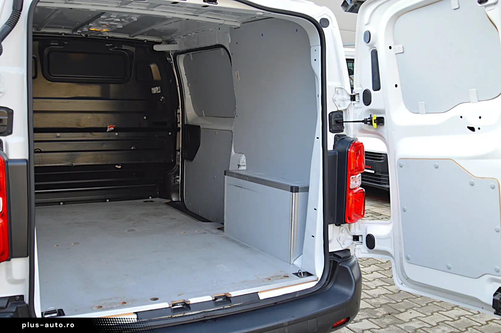 OPEL  VIVARO ELECTRIC 75KW