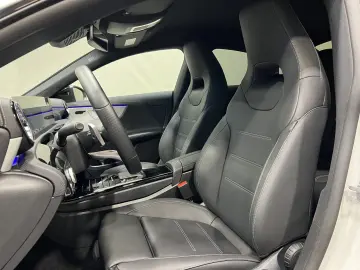 MERCEDES-BENZ CLA 220 d AMG Line Night MultiBeam Totwinkel