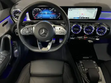 MERCEDES-BENZ CLA 220 d AMG Line Night MultiBeam Totwinkel