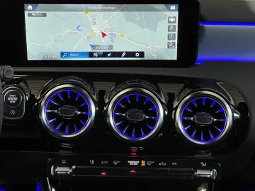 MERCEDES-BENZ CLA 220 d AMG Line Night MultiBeam Totwinkel