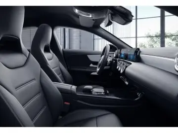 MERCEDES-BENZ CLA 220 d Coupé AMG-Sport Night Ambiente