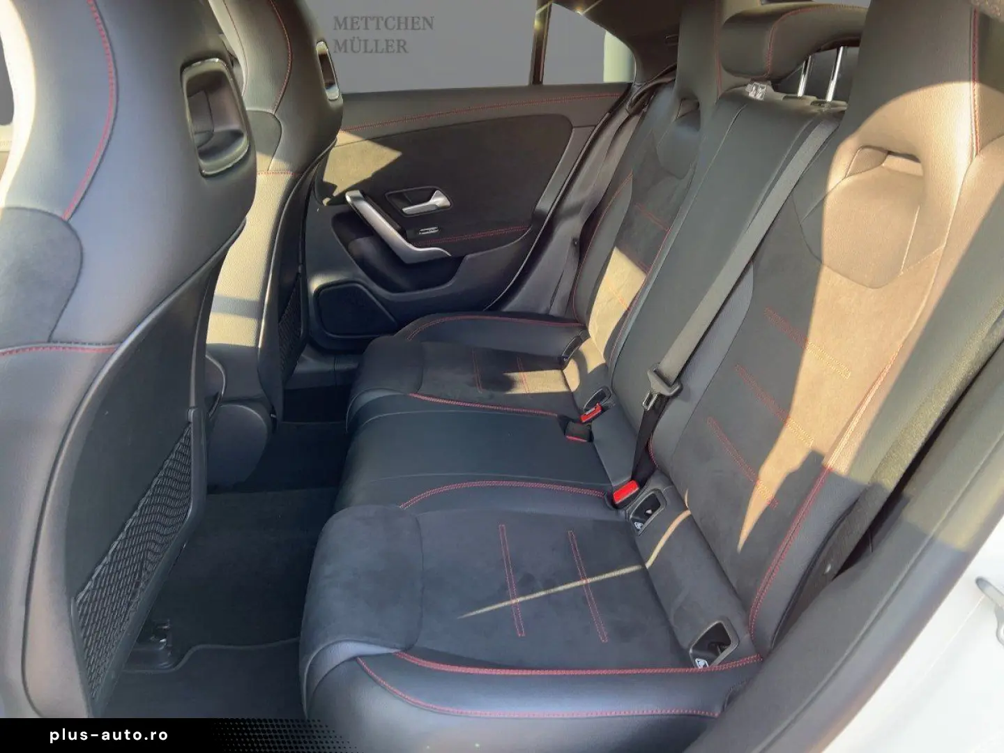 MERCEDES-BENZ CLA 220 d AMG Line LED Pano Sitzhz Carplay